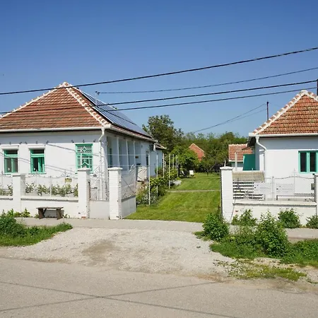 Matyoroza Vendeghaz Apartment
